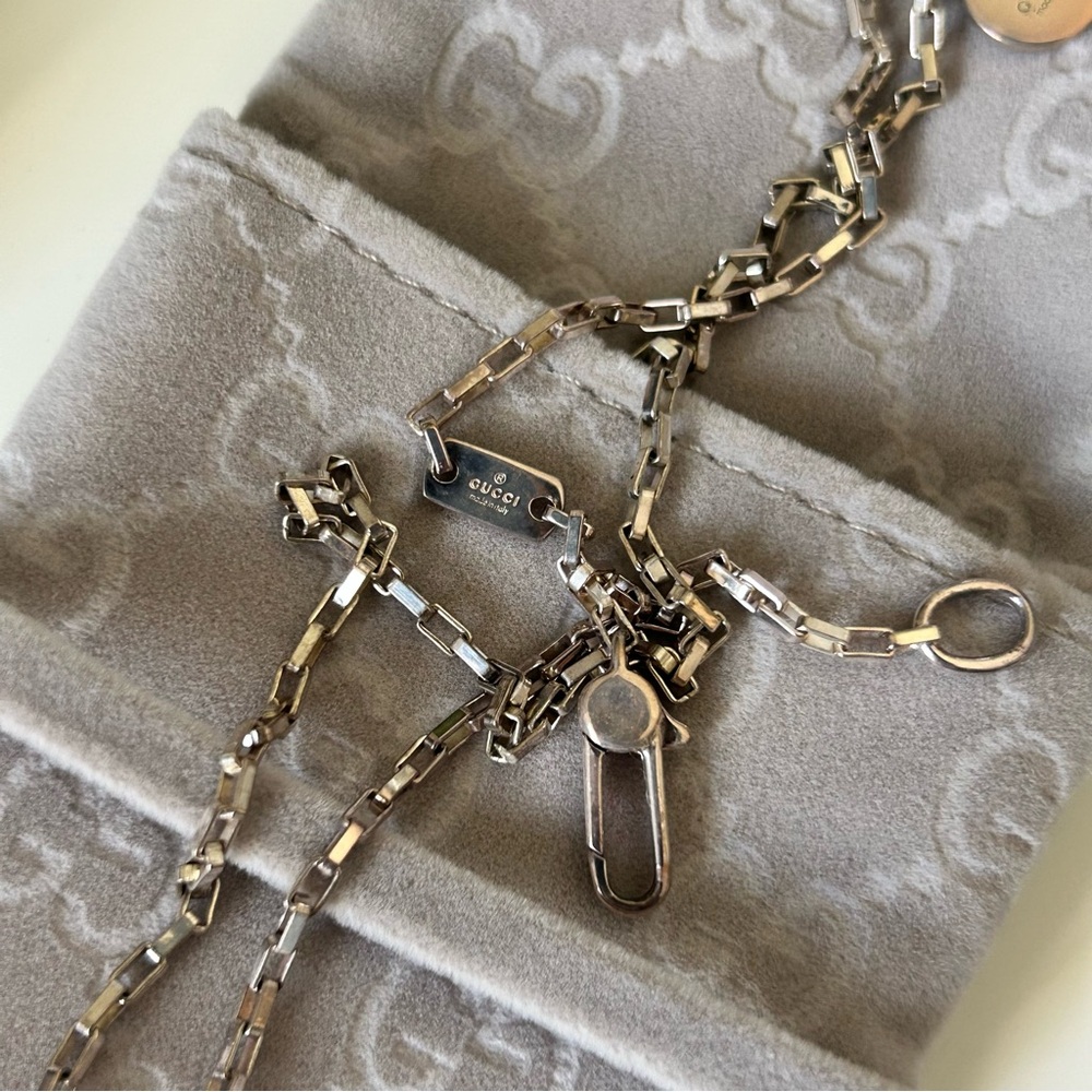 NIB Gucci Vintage Gray Silver Interlocking Ring Necklace with Signature Pendant
